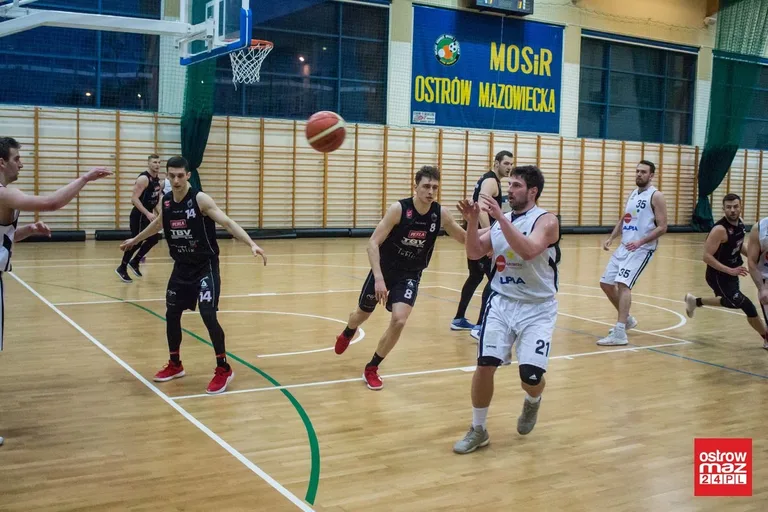 Sokół bez punktów w starciu ze Startem (zdjęcia, wideo)