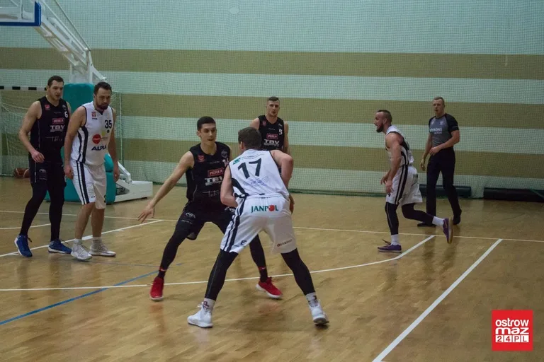 Sokół bez punktów w starciu ze Startem (zdjęcia, wideo)