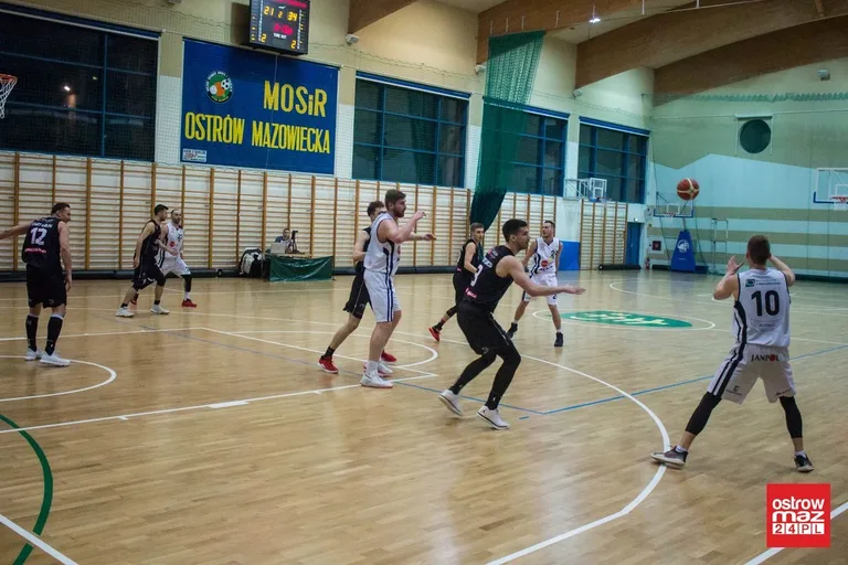 Sokół bez punktów w starciu ze Startem (zdjęcia, wideo)