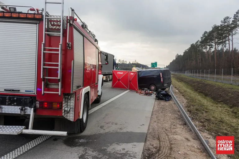 Nie żyje 40-letni mieszkaniec powiatu ostrowskiego. Szczegóły wypadku na S8 (zdjęcia)