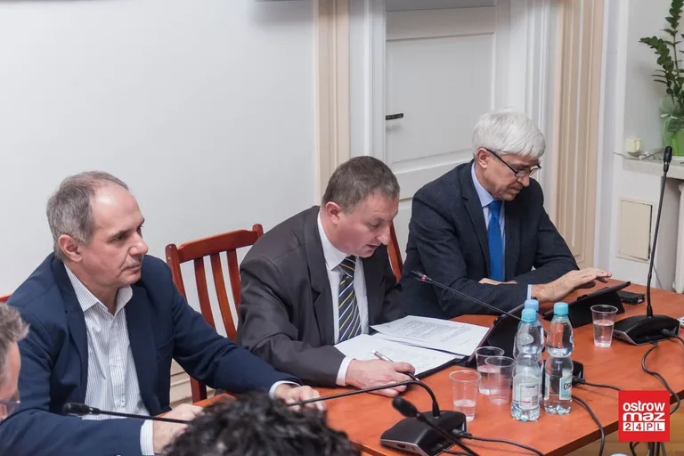 Powstanie klub dla ostrowskich seniorów. Obradowali miejscy radni (zdjęcia, wideo)