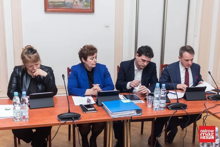 Powstanie klub dla ostrowskich seniorów. Obradowali miejscy radni (zdjęcia, wideo)