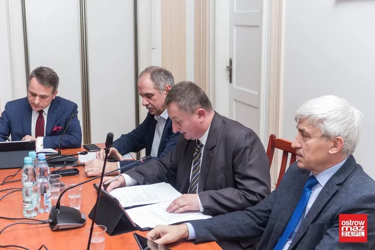 Powstanie klub dla ostrowskich seniorów. Obradowali miejscy radni (zdjęcia, wideo)