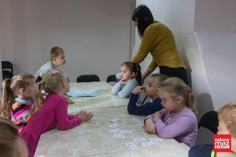 Ćwiczenia i zabawy logopedyczne w bibliotece (zdjęcia, wideo)