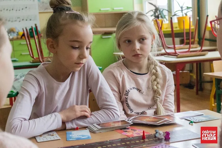 Gry i zabawy świetlicowe w "czwórce" (zdjęcia)