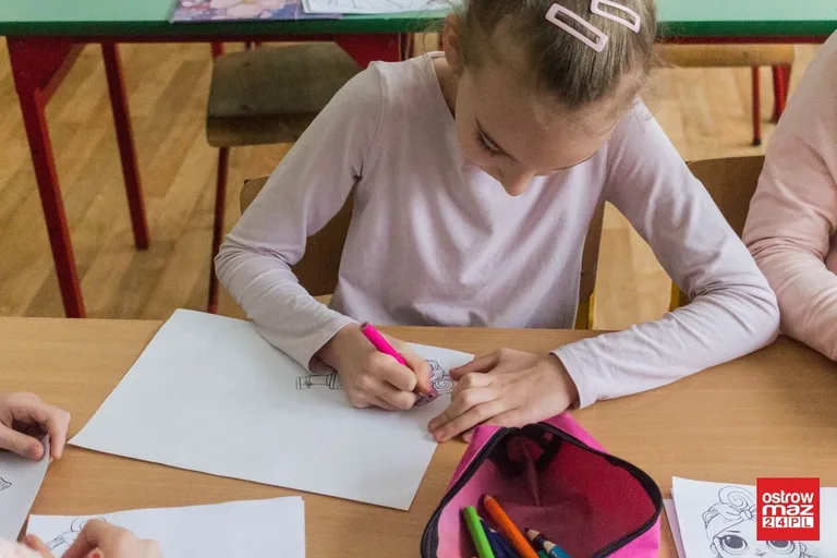 Gry i zabawy świetlicowe w "czwórce" (zdjęcia)