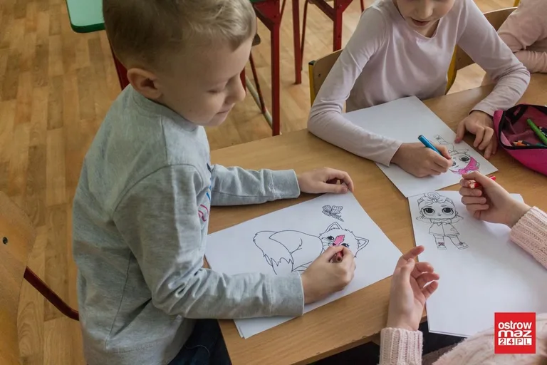 Gry i zabawy świetlicowe w "czwórce" (zdjęcia)