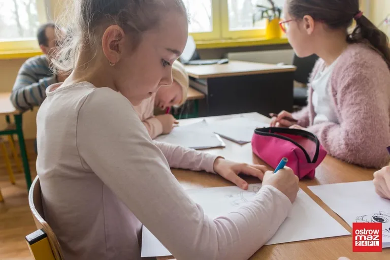 Gry i zabawy świetlicowe w "czwórce" (zdjęcia)