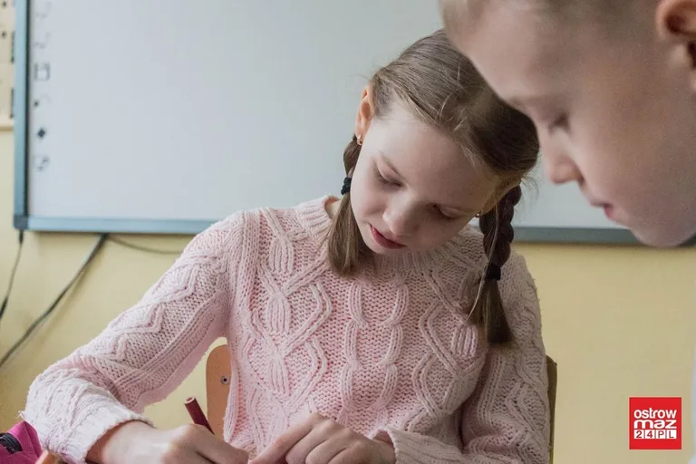 Gry i zabawy świetlicowe w "czwórce" (zdjęcia)