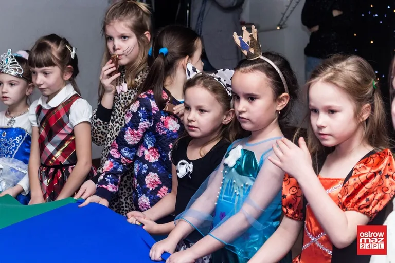 Bal karnawałowy dla dzieci w MDK (zdjęcia, wideo)
