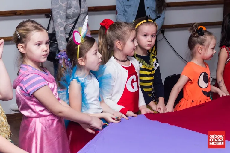 Bal karnawałowy dla dzieci w MDK (zdjęcia, wideo)