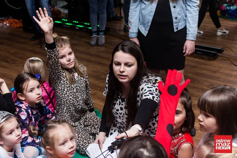 Bal karnawałowy dla dzieci w MDK (zdjęcia, wideo)