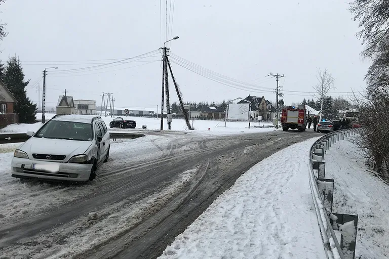 Dwa zdarzenia drogowe w jednym miejscu (zdjęcia)