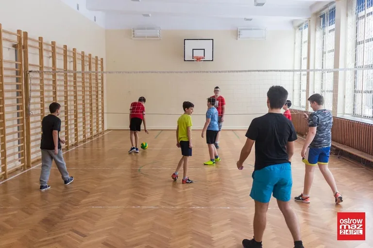 Ferie na sportowo w ostrowskich szkołach (zdjęcia)