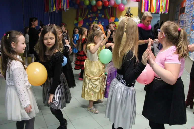 Zabawa karnawałowa w "jedynce" (zdjęcia)