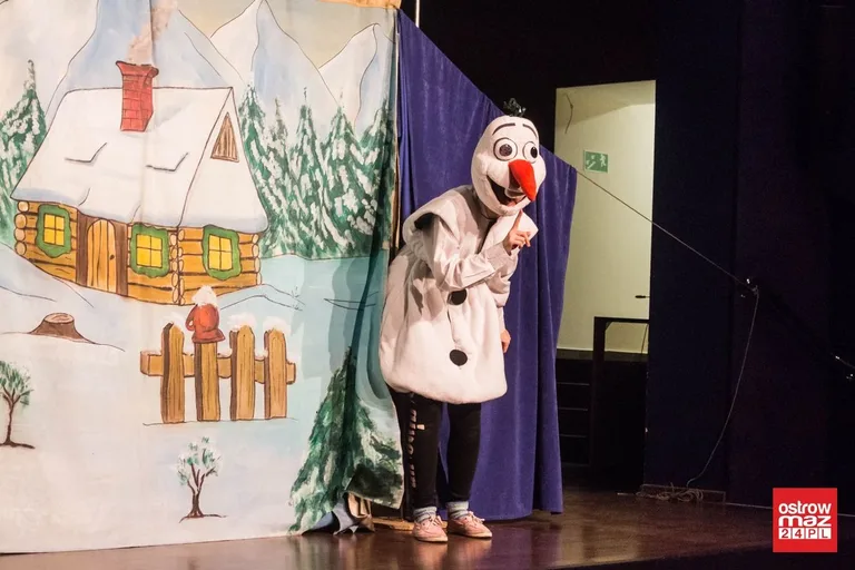 "Lodowa kraina" - teatrzyk dla dzieci (zdjęcia, wideo)