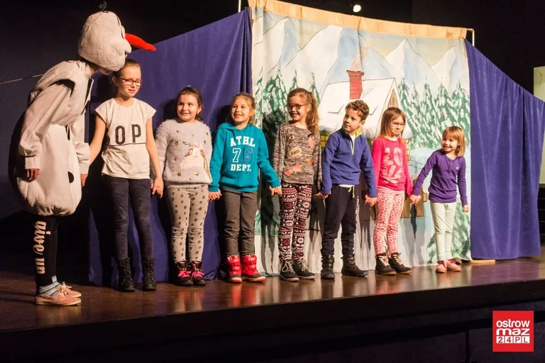 "Lodowa kraina" - teatrzyk dla dzieci (zdjęcia, wideo)