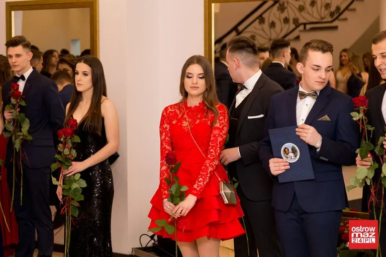Studniówka LO im. Mikołaja Kopernika w Ostrowi Mazowieckiej (zdjęcia, wideo)