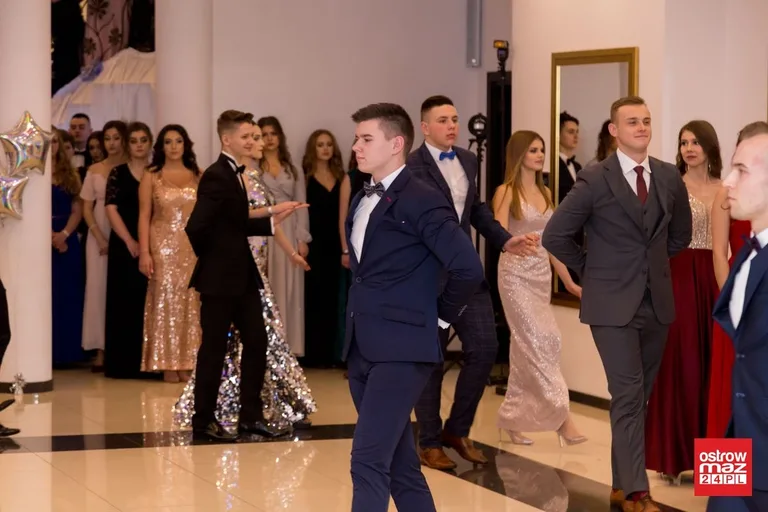 Studniówka LO im. Mikołaja Kopernika w Ostrowi Mazowieckiej (zdjęcia, wideo)