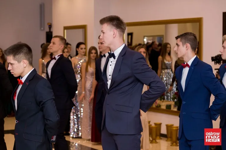 Studniówka LO im. Mikołaja Kopernika w Ostrowi Mazowieckiej (zdjęcia, wideo)