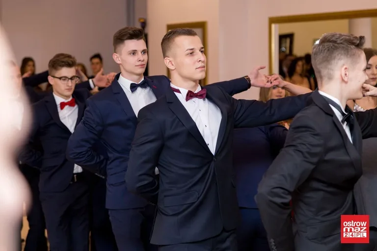 Studniówka LO im. Mikołaja Kopernika w Ostrowi Mazowieckiej (zdjęcia, wideo)