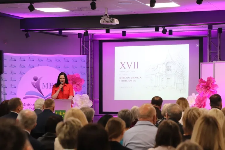 Nie tylko książki, ale też ludzie... XVII Powiatowy Dzień Bibliotekarza i Bibliotek (zdjęcia, wideo)