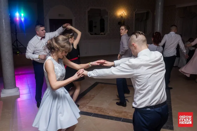 Studniówka ZS w Małkini Górnej (zdjęcia, wideo)