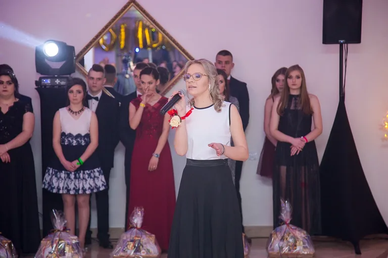 Kolejna porcja zdjęć i wideo z balu studniówkowego Rubinka