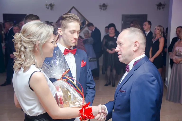 Studniówka ZS nr 1 zobacz zdjęcia i wideo