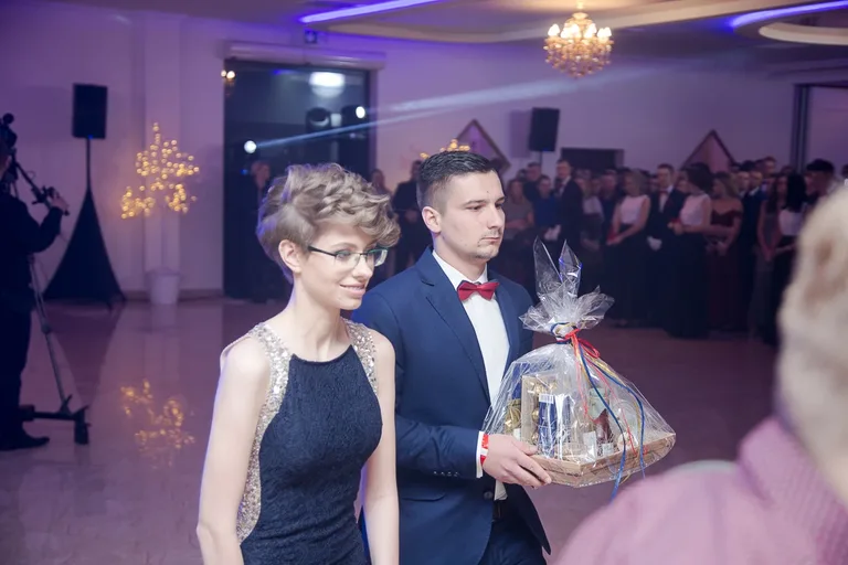 Studniówka ZS nr 1 zobacz zdjęcia i wideo