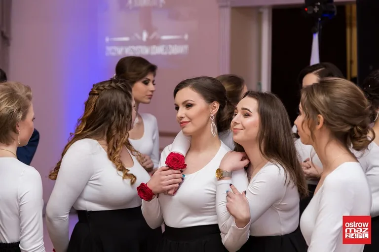 Studniówka ZS nr 2 w Ostrowi Mazowieckiej (zdjęcia, wideo)