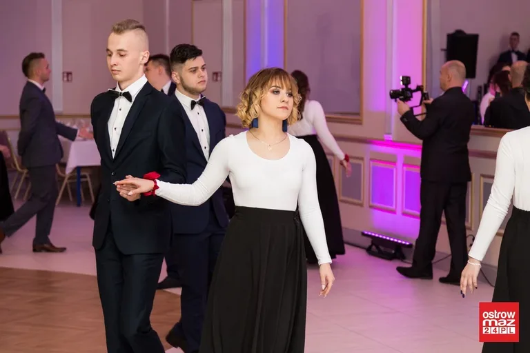 Studniówka ZS nr 2 w Ostrowi Mazowieckiej (zdjęcia, wideo)