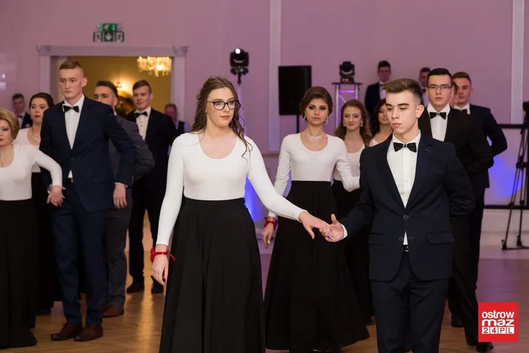 Studniówka ZS nr 2 w Ostrowi Mazowieckiej (zdjęcia, wideo)