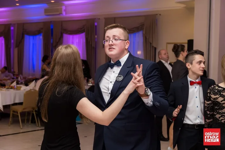 Studniówka ZS nr 2 w Ostrowi Mazowieckiej (zdjęcia, wideo)
