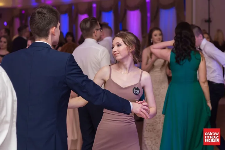 Studniówka ZS nr 2 w Ostrowi Mazowieckiej (zdjęcia, wideo)