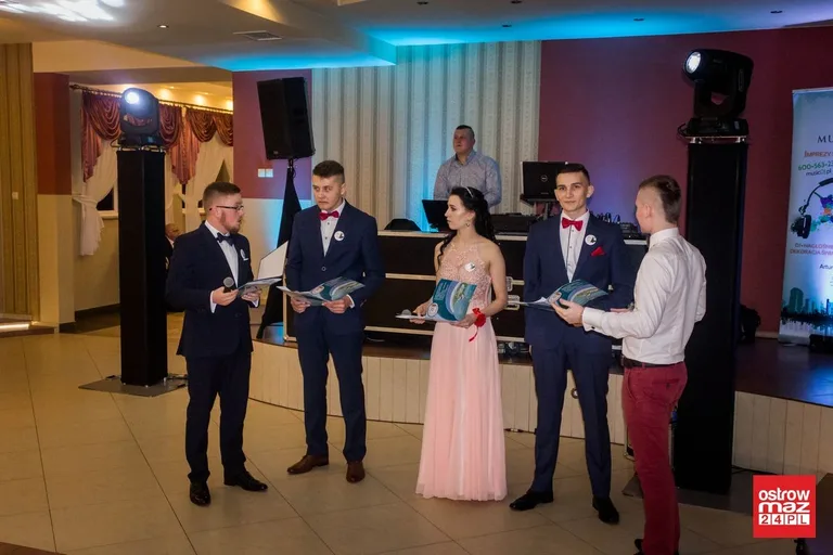Studniówka ZS CKR w Starym Lubiejewie (zdjęcia, wideo)