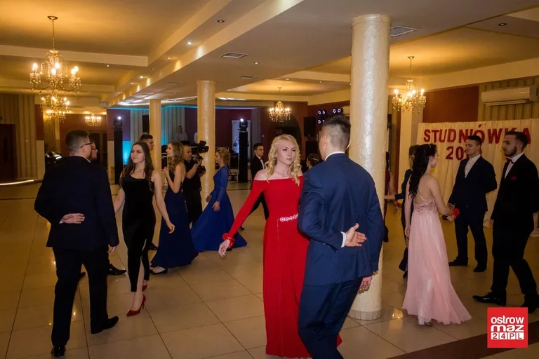 Studniówka ZS CKR w Starym Lubiejewie (zdjęcia, wideo)
