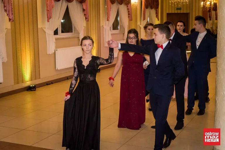 Studniówka ZS CKR w Starym Lubiejewie (zdjęcia, wideo)