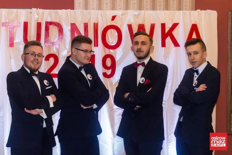 Studniówka ZS CKR w Starym Lubiejewie (zdjęcia, wideo)