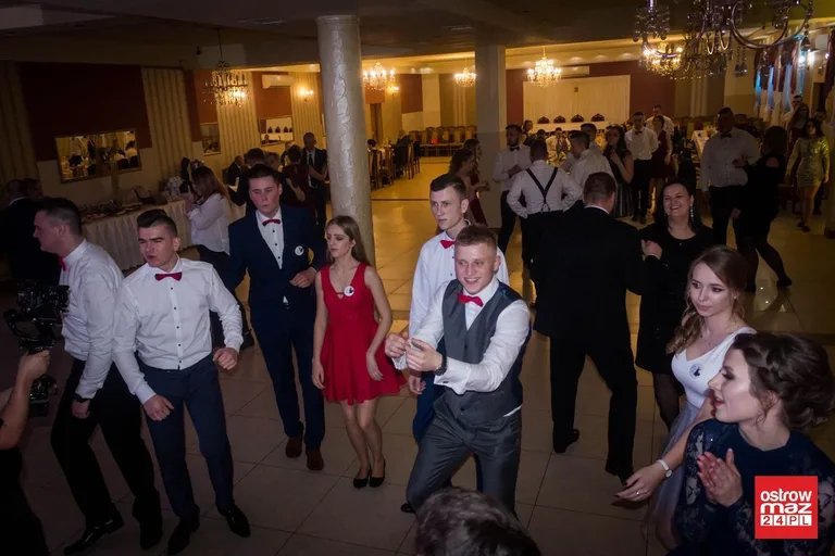 Studniówka ZS CKR w Starym Lubiejewie (zdjęcia, wideo)