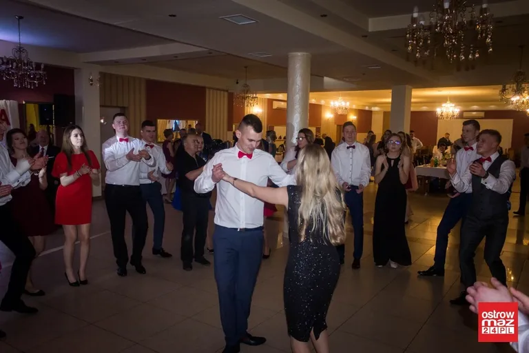 Studniówka ZS CKR w Starym Lubiejewie (zdjęcia, wideo)