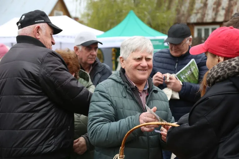 Przynieśli surowce wtórne, dostali rośliny. Nasza akcja: Piknik na zielono w Ostrowi Mazowieckiej. Zdjęcia, wideo