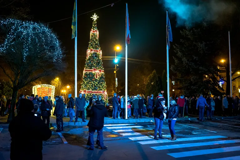 Mieszkańcy Ostrowi przywitali Nowy Rok (zdjęcia, wideo)