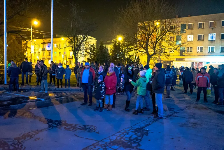 Mieszkańcy Ostrowi przywitali Nowy Rok (zdjęcia, wideo)
