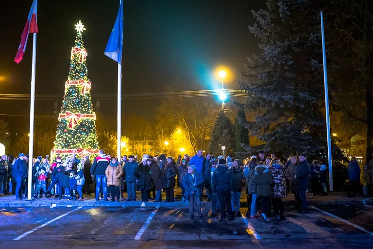 Mieszkańcy Ostrowi przywitali Nowy Rok (zdjęcia, wideo)