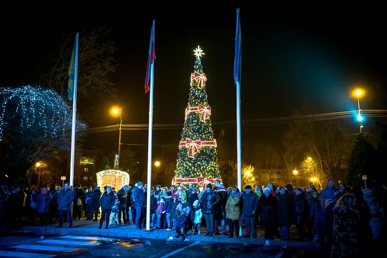 Mieszkańcy Ostrowi przywitali Nowy Rok (zdjęcia, wideo)