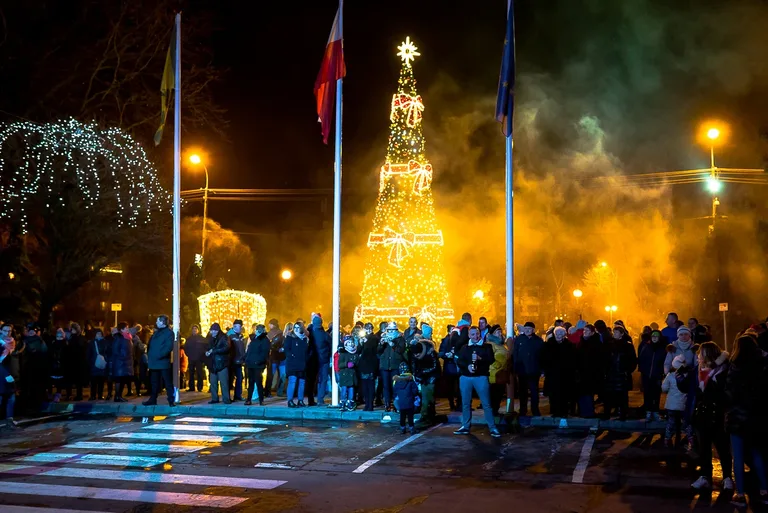 Mieszkańcy Ostrowi przywitali Nowy Rok (zdjęcia, wideo)