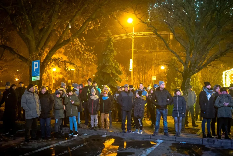 Mieszkańcy Ostrowi przywitali Nowy Rok (zdjęcia, wideo)