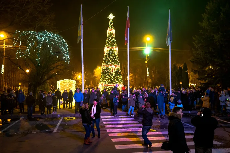 Mieszkańcy Ostrowi przywitali Nowy Rok (zdjęcia, wideo)