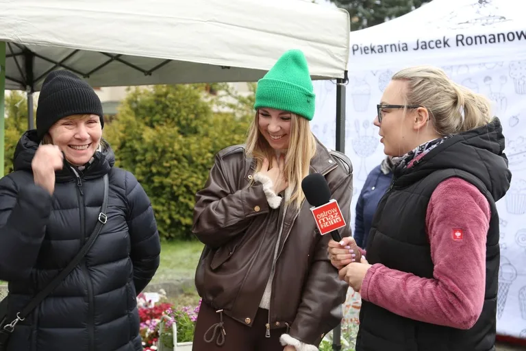 Przynieśli surowce wtórne, dostali rośliny. Nasza akcja: Piknik na zielono w Ostrowi Mazowieckiej. Zdjęcia, wideo